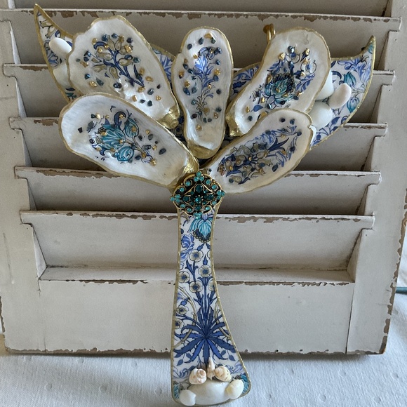 Oyster Shell Mermaid/Whale Tail Wall Decor - Picture 1 of 3